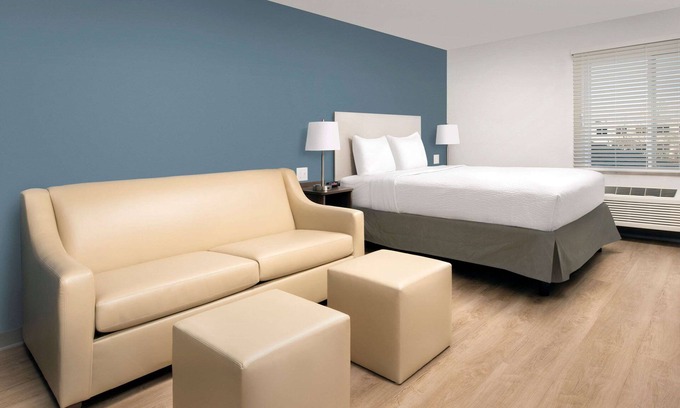 Maumee Hotel | Comfortable WoodSpring Suites in Toledo Maumee with Kitchen
