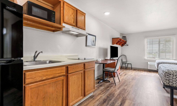 Tulsa Hotel | Convenient WoodSpring Suites Tulsa with Family-Friendly Amenities