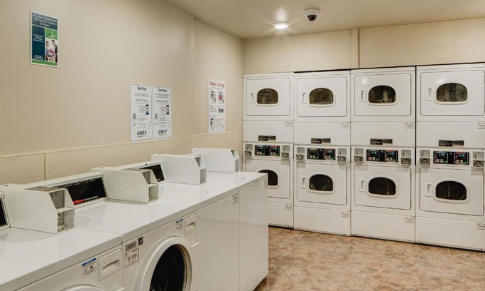 Williston Hotel | Pet-Friendly WoodSpring Suites in Williston - Great Reviews!