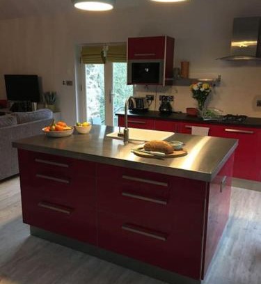 Inistioge Apartment | Family-Friendly Woodstock Courtyard: Perfect for All Ages