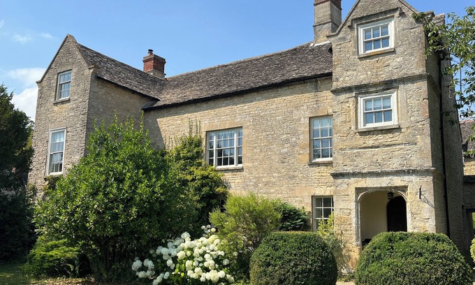 Woodstock House | Elegant Woodstock Manor by Blenheim Palace - Pet Friendly Stay