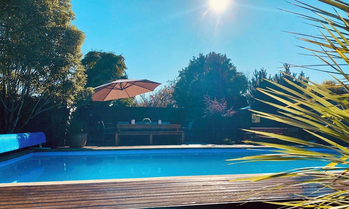 Stoke House | Woodstock Suite: 5-Star Comfort with Private Pool & Dining