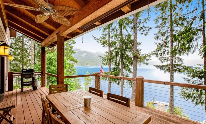 Hoodsport House | Experience Family-Friendly Comfort at Woodstone Cabin