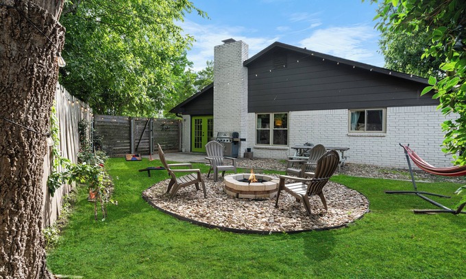 Wooten House | Woodstone Casita~Lush backyard~Central location