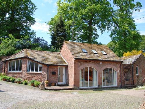 Lazonby House | Welcoming Woodstore Cottage: 4-Star Family Retreat