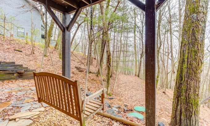 Walnut Mountain House | Woodsy Retreat with Firepit, Tennis & Basketball Access