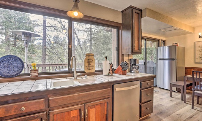 Twin Peaks Cottage | Idyllic Twin Peaks Retreat with Hot Tub & Scenic Views