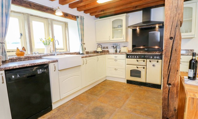 Tupton Cottage | Woodthorpe Cruck Cottage: Top-Rated Getaway with Spa & Hot Tub
