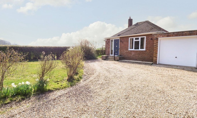 Roughton Cottage | Family-Friendly Woodview Cabin with Open Fire in Roughton