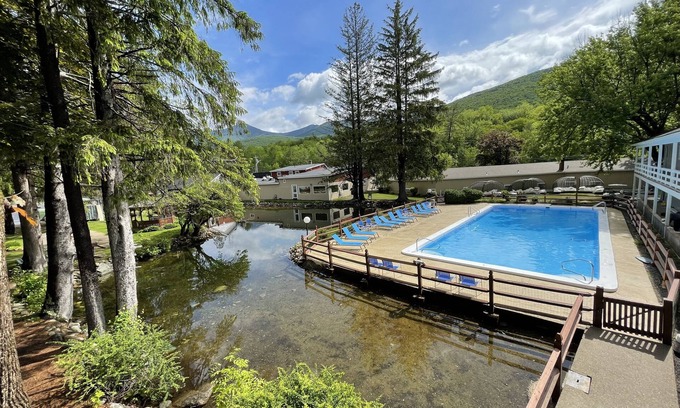 Lincoln Hotel | Experience Woodwards White Mountain Resort with Pool & Spa