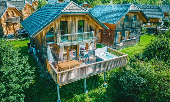 Sankt Georgen am Kreischberg Ski Chalet | Relaxing Retreat at Woody 7 with Hot Tub & Sauna