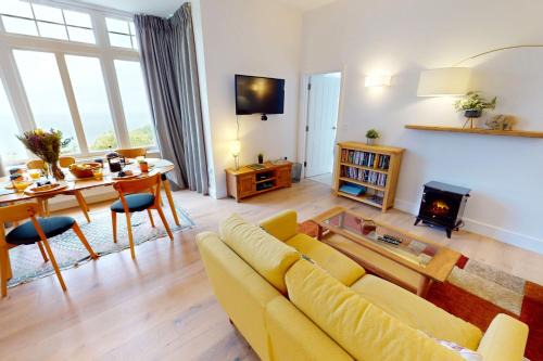 Hele House | Pet-Friendly Woody Bay Falling Water with 4-Star Comfort