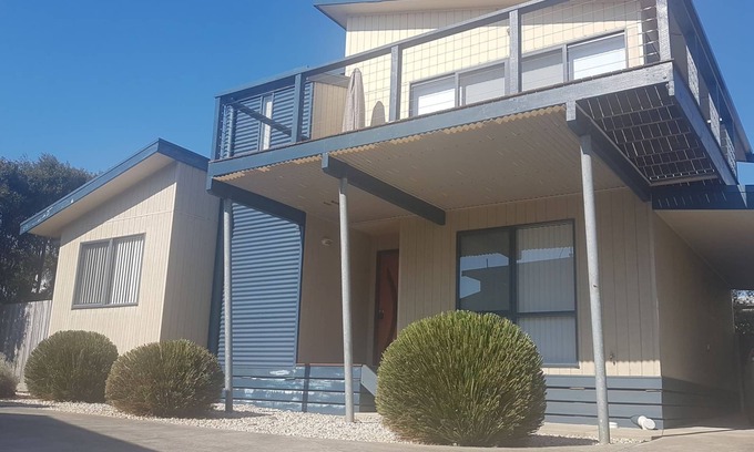 San Remo House | Unforgettable Woolamai Sunset Views with Ocean Pool Access