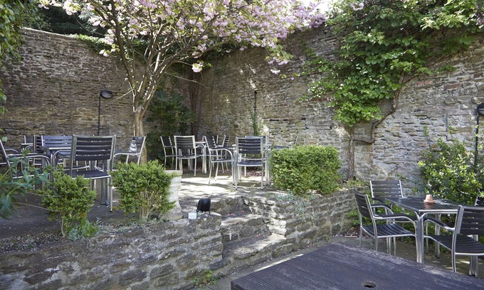 Beckington Hotel | Discover Woolpack Inn Beckington: Family-Friendly Retreat
