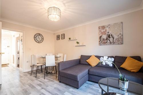 Cambourne Apartment | Woolthwaite: 4-Bedroom Retreat with Parking and Accessibility
