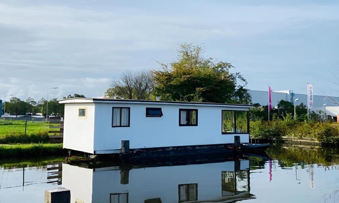 Sumar Boat Rental | Unique Houseboat Retreat in Sumar Near Leeuwarden