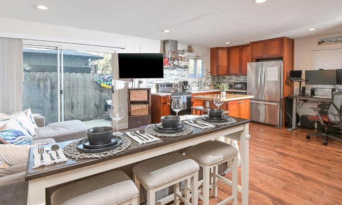 San Jose House | Ideal Work and Gym Retreat with Breakfast Included