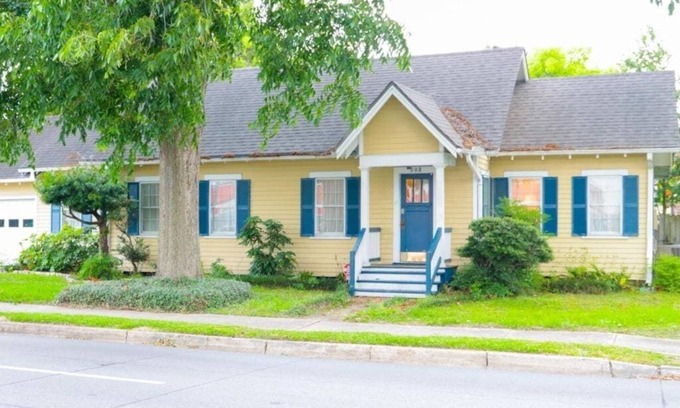 Downtown House | Ideal Corporate Stay: Comfort and Convenience Await