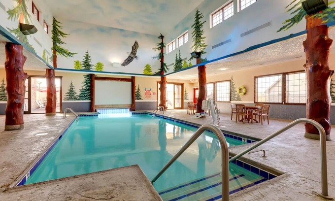 Moline Hotel | Ideal Stoney Creek Quad Cities Getaway with Work Desk