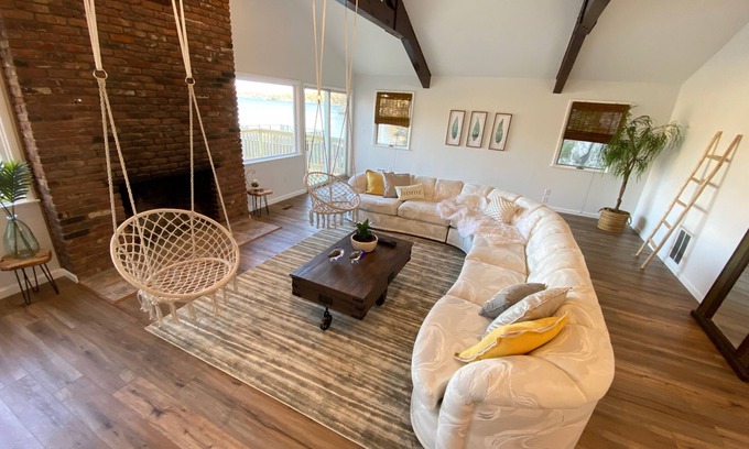 Glasser House | Experience Ocean Views While Working Remotely in Paradise