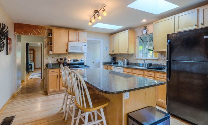Old North Boulder House | Ideal Retreat for Work or Study with Pool and Spa