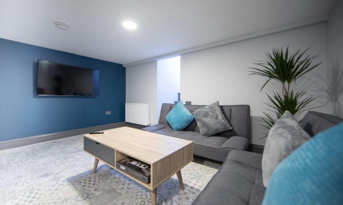 Ashford House | Ideal Retreat for Business and Family in Central Ashford