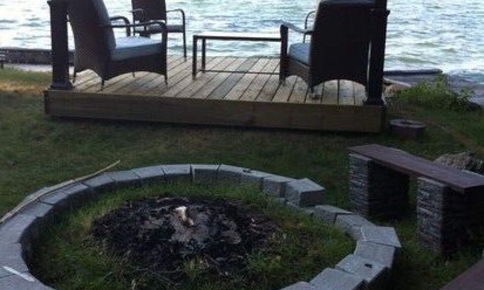 Virginia Cottage | Family Lake Front Cottage with Pool and High-Speed Internet