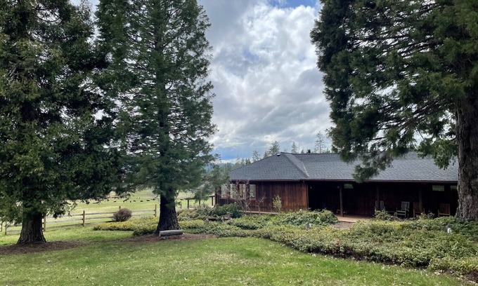 Butte Falls House | Rustic Working Cattle Ranch Near Crater Lake National Park