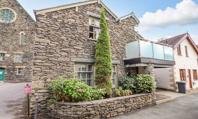 Bowness-on-Windermere Cottage | Cozy Workshop Cottage: Pet-Friendly Retreat in Bowness