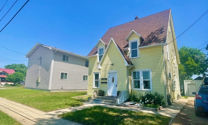 Minot Apartment | Cozy Retreat: Workstation, Smart TV & Free Wi-Fi Included