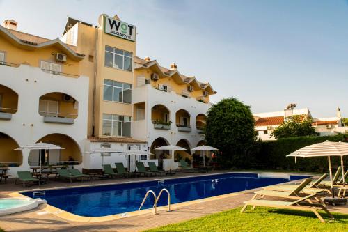 Figueiral Hotel | Tranquil WOT Algarve: Oceanfront Escape with Pool Access