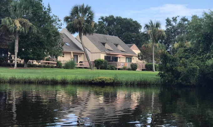 Palmetto Dunes Villa | Experience King of Queens Grant: Pet-Friendly Oceanfront Retreat