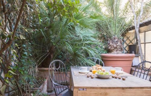 Lazzaretto Apartment | Experience Palm Fronds: 4-Star Pet-Friendly Retreat