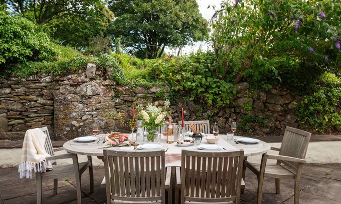 Newton Ferrers Cottage | Wren Cottage: Oceanfront Retreat for 6 with Spa & Hot Tub