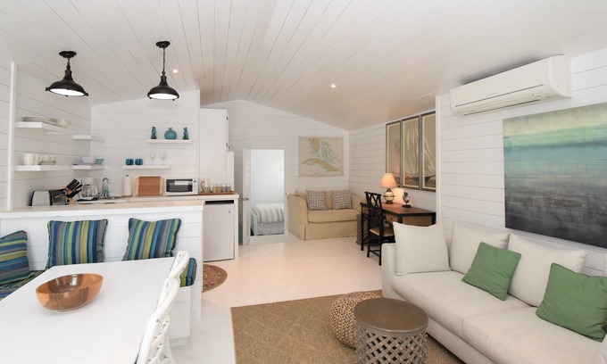 Dunmore Town Apartment | Wren’s Nest: Cozy Getaway with Breakfast and Kitchen Access