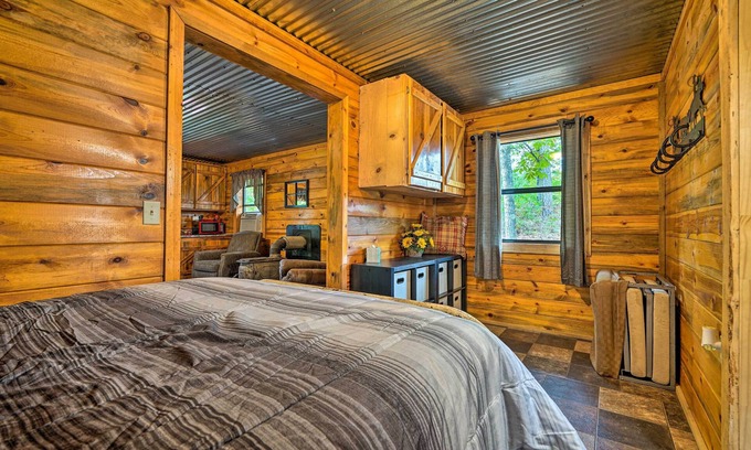 Golden Cottage | Forest View Cabin in Wright City with Fire Pit & Amenities