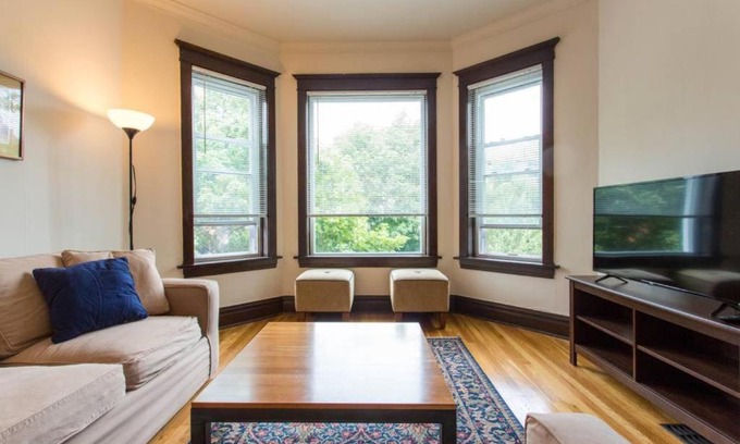 Lakeview Apartment | Wrigley Oasis: Perfect Family Retreat Near the Field
