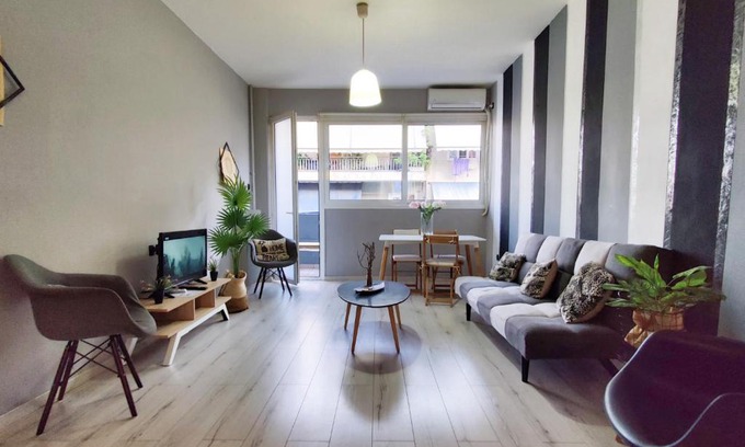 Attiki Apartment | Comfortable 3BD Apartment Near Railway Station
