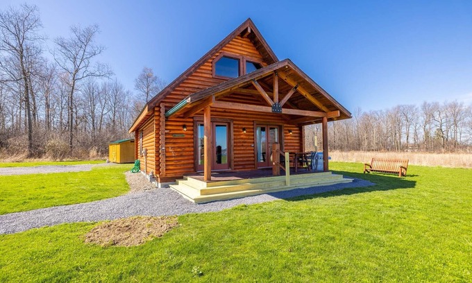 Geneva House | Experience Seneca Wine Trail with Family-Friendly Amenities