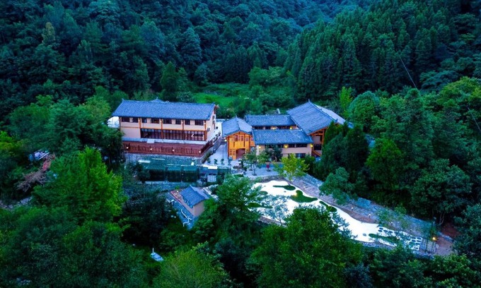 Shiyan Hotel | Discover Wudang Mountain Manju Manor – 4-Star Retreat