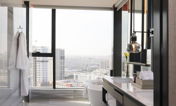 Jiang Han Hotel | Top-Rated Wuhan Marriott Hotel Hankou with Pool & Dining