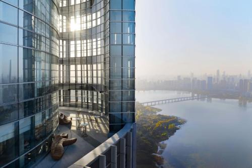 Wuchang Hotel | Elegant Stay at Wuhan Marriott Hotel Wuchang with Ocean View