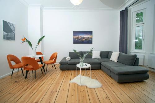 Kopenick Apartment | Bright and Inviting Hotel with Family & Pet-Friendly Perks