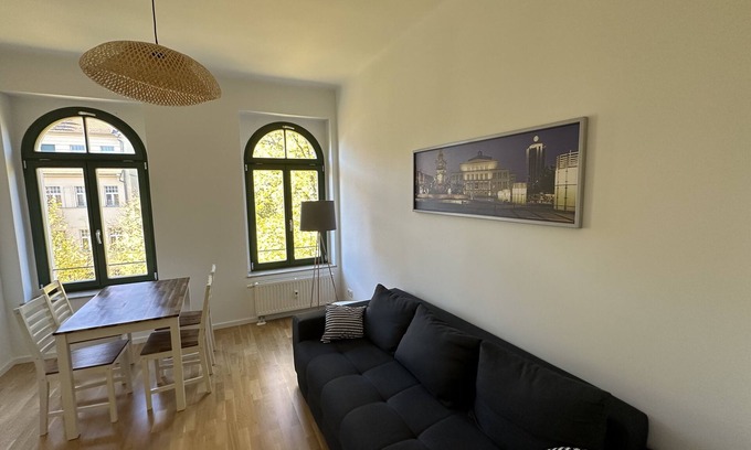 Zentrum-Nordwest Apartment | Beautiful Apartment with Balcony near Stadium and Arena