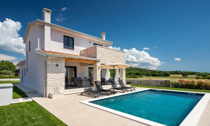 Montizana House | Beautiful Villa with Pool and Oceanfront View Awaits You