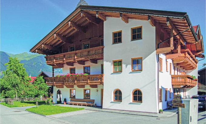 Hainzenberg Apartment | Discover Wunderschoene Ferienwohnung: Family-Friendly Retreat