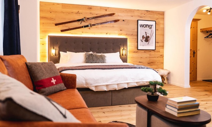 Klosters Platz Apartment | Wunderstay Alpine 16: Chic Studio with Spa & Breakfast