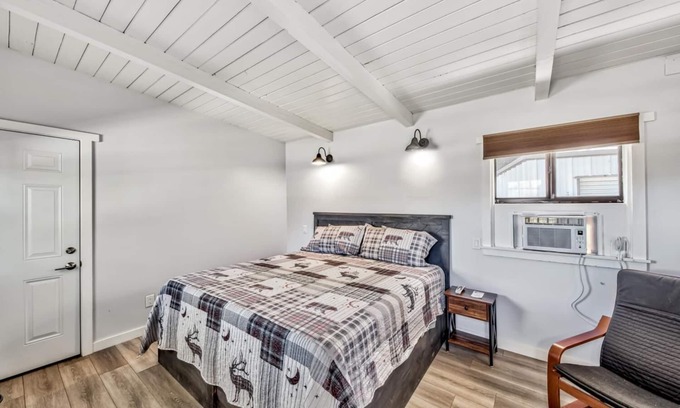 Walker Apartment | Explore the E Sierras at WWM 9 Adventure Base Hotel