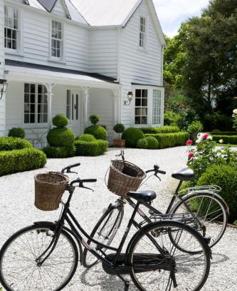 Greytown House | Elegant Wyett Annex: Guest Rated 9.8 with Restaurant Access