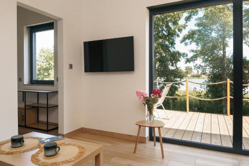 Gizycko House | Relaxing Lakefront Retreat - Perfect for Family Getaways
